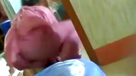 কুইন এইচডি সেক্স ভিডিও পার্পল অফ শোল্ডার ব্রা